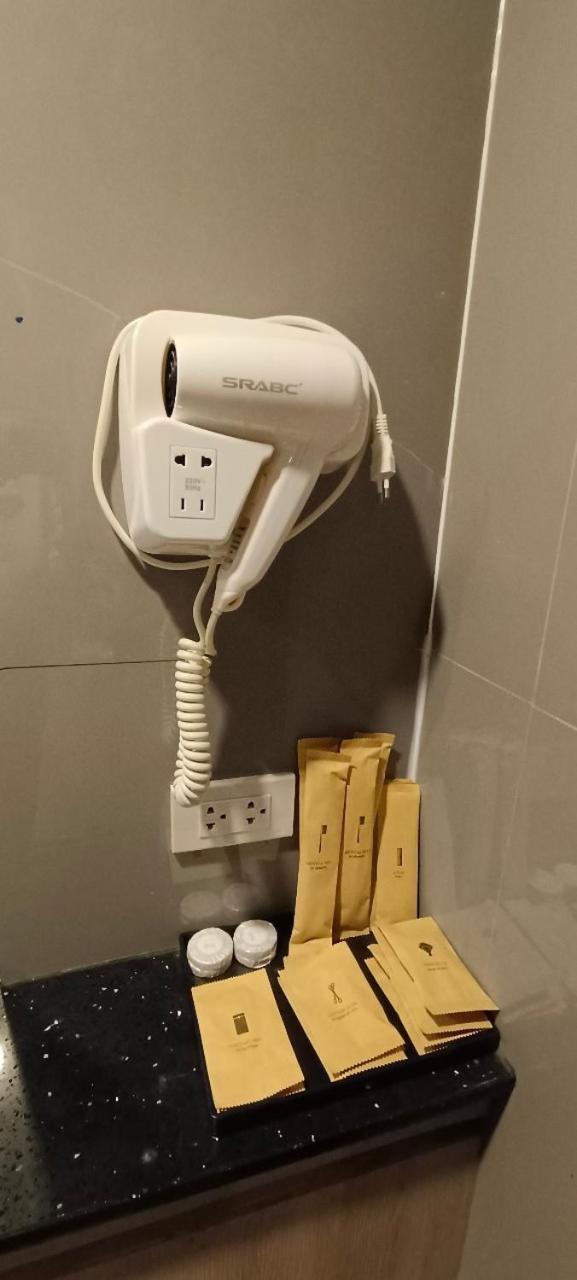 The Airport Courtyard Suvarnabhumi Airport Bangkok Ngoại thất bức ảnh A hair dryer in a hotel bathroom