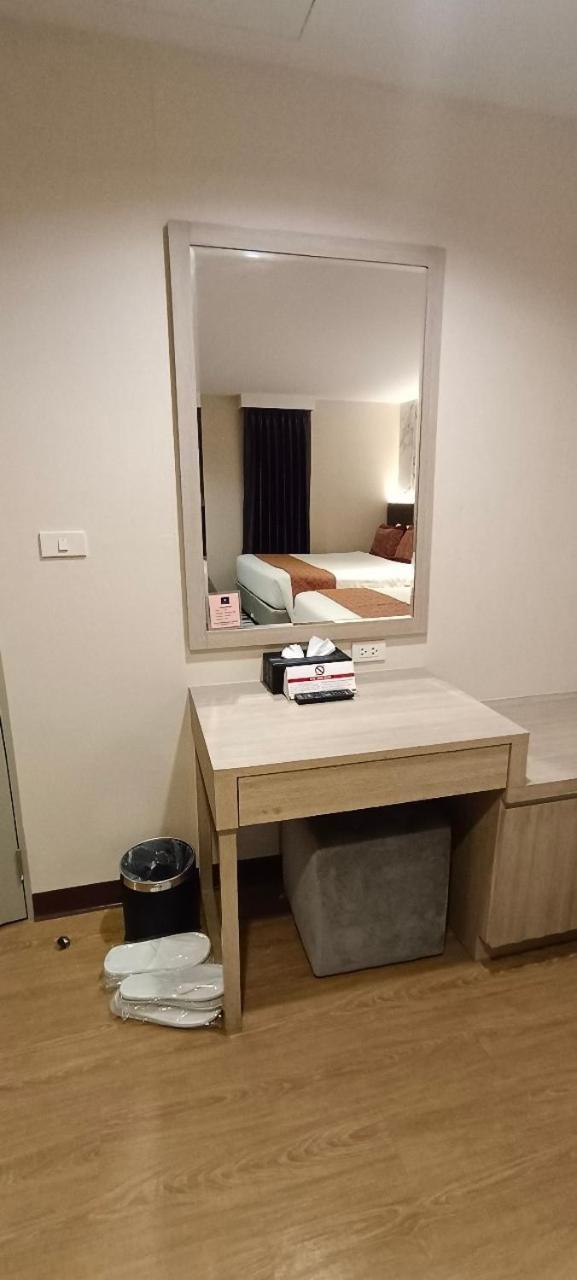 The Airport Courtyard Suvarnabhumi Airport Bangkok Ngoại thất bức ảnh A dressing table